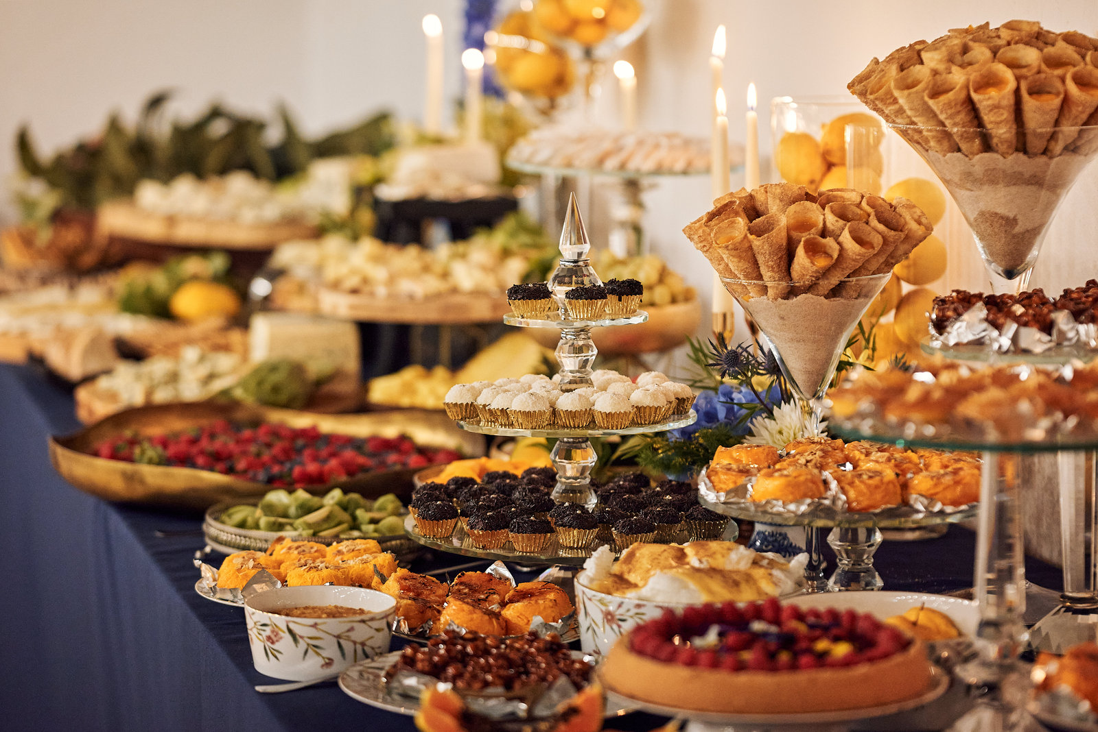 Mesa de sobremesa em evento corporativo